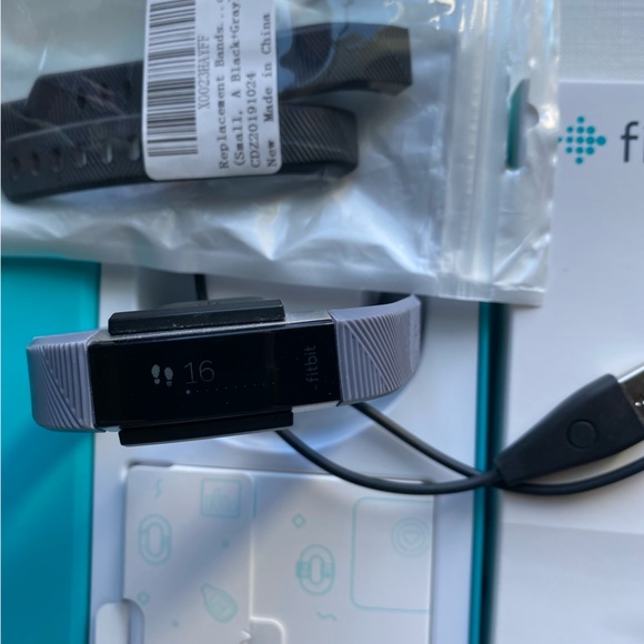 Fit Bit Alta HR, charger, extra bands, excellent condition - Picture 2 of 7